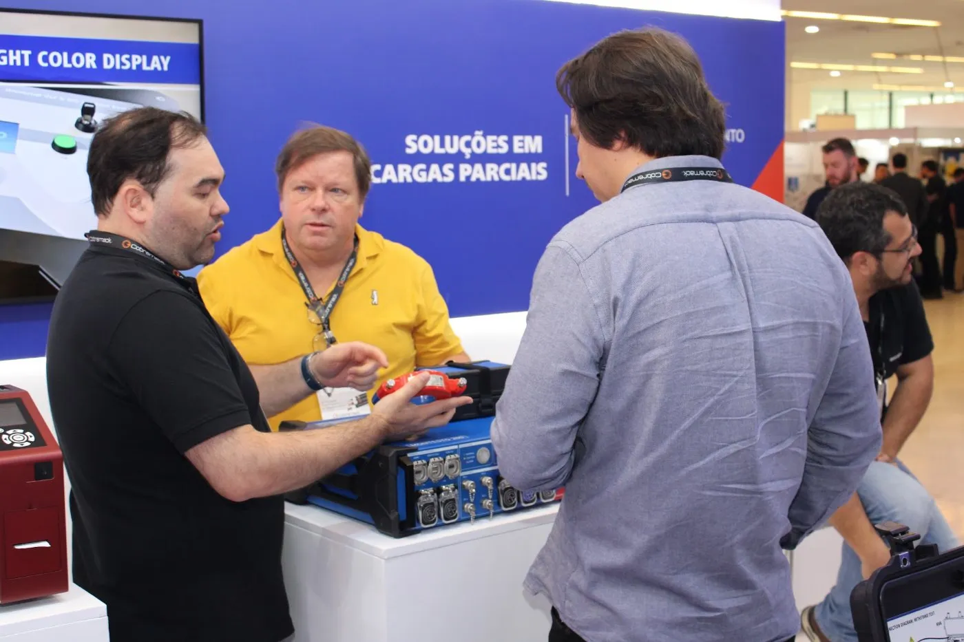 Demonstração de equipamento para visitantes